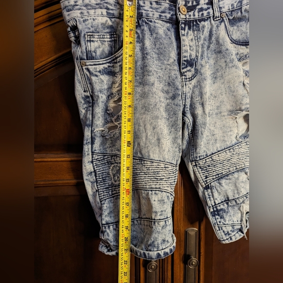 Thrill Nation distressed Jean shorts - Picture 7 of 7